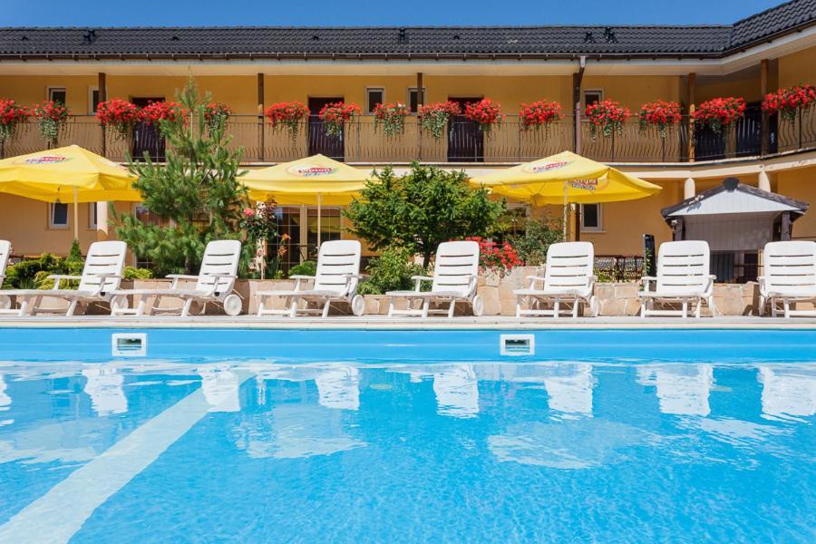 Hotel Perla Baltyku à Pustkowo Extérieur photo